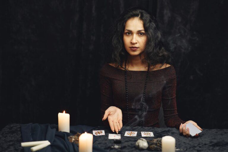Complete Guide to Tarot Reading Techniques & Tips