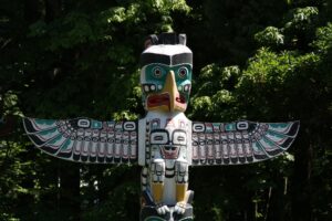 Animal Totems vs Spirit Animals: Understanding the Key Differences and Uses